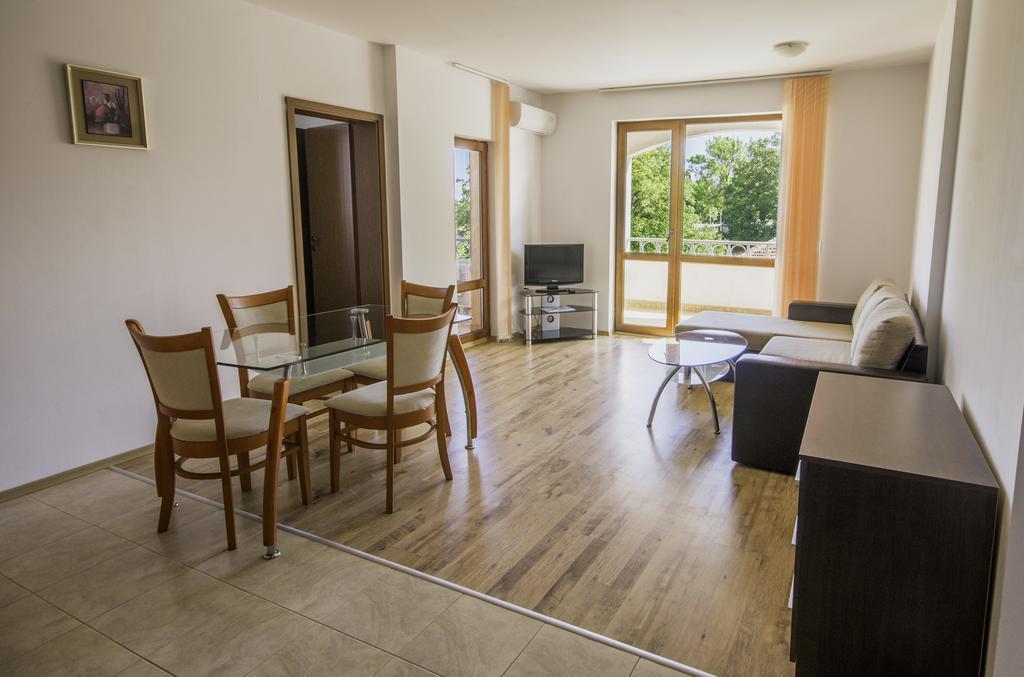 Byala Home Apartment Complex エクステリア 写真